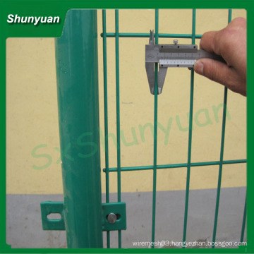 Idiomatic Galvanized/Black Welded Wire Mesh Panels